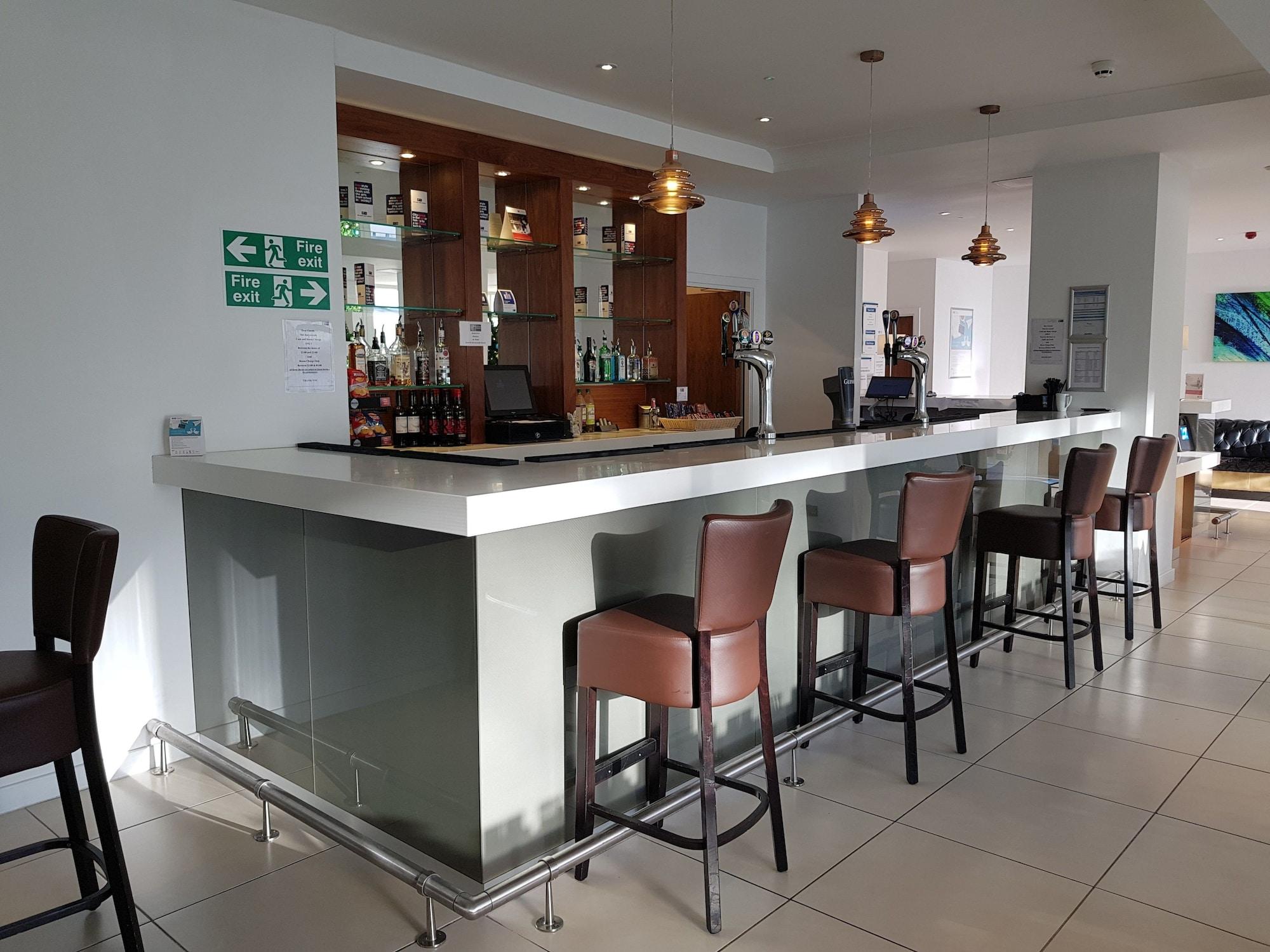 Bar/Salón Holiday Inn Express Wakefield by IHG