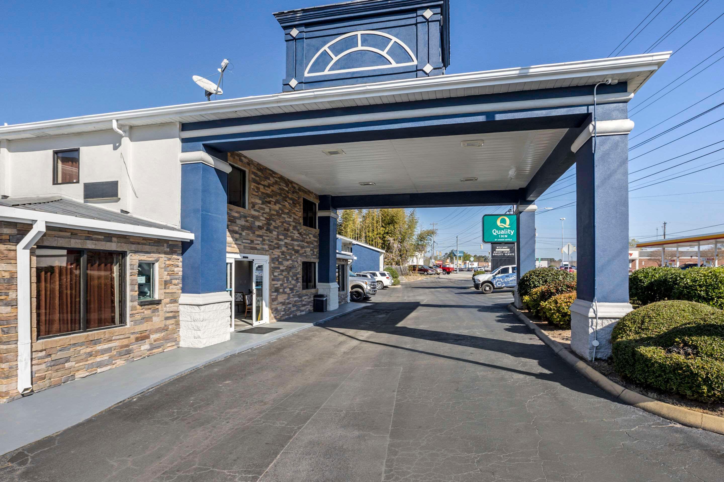 Varios Quality Inn Newberry