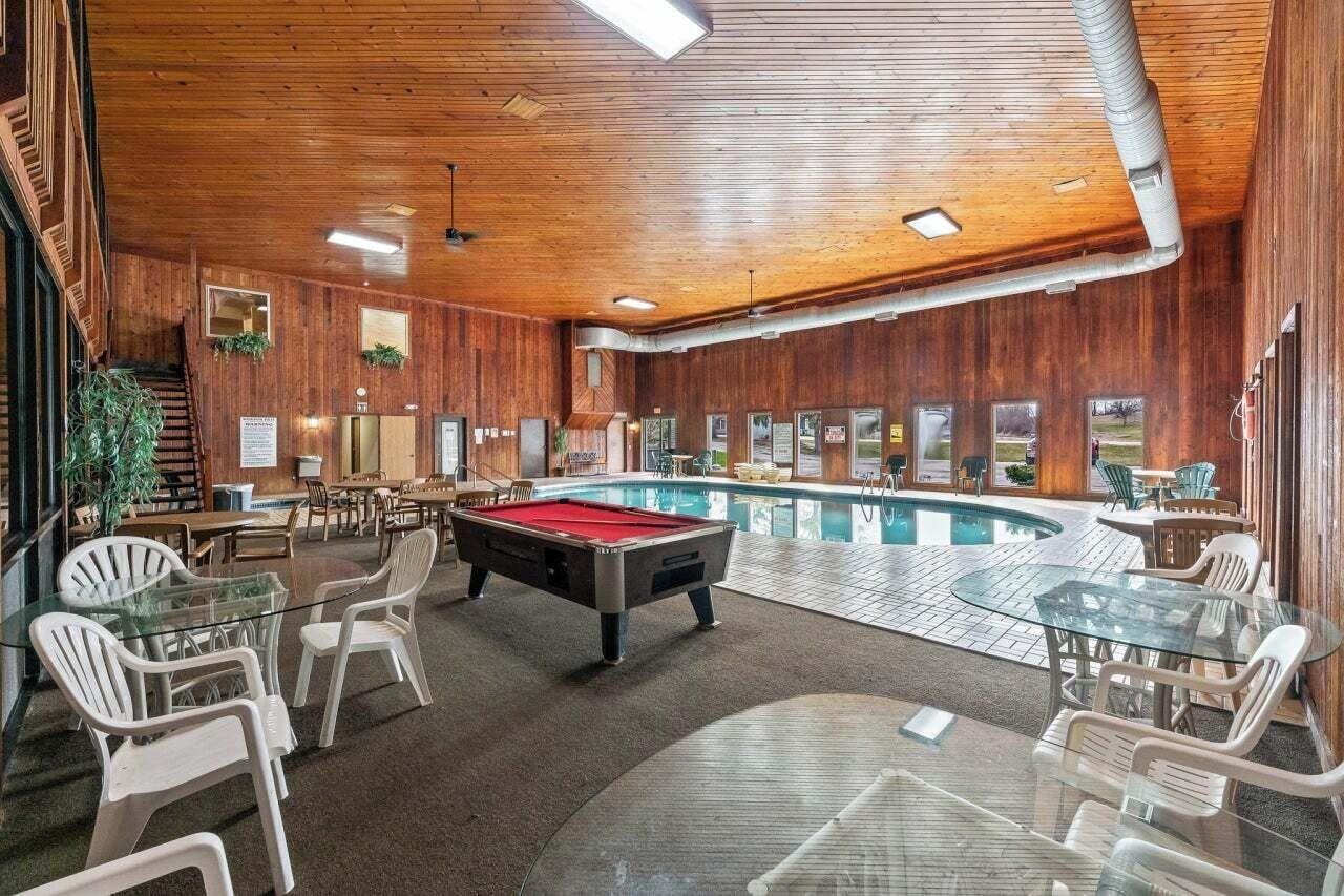 Vista Piscina Iron Ridge Inn Motel