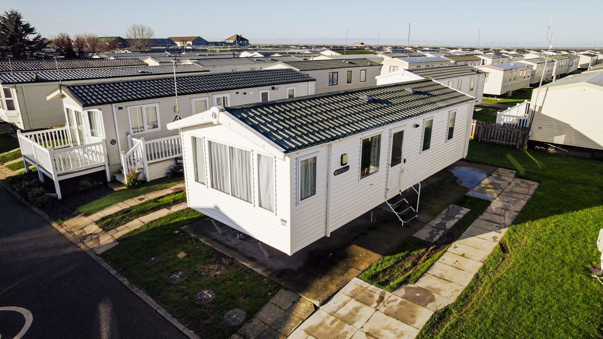 Varios Captivating 6-person Caravan in Rhyl