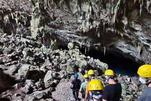 Actividad - Gruta del Lago Azul