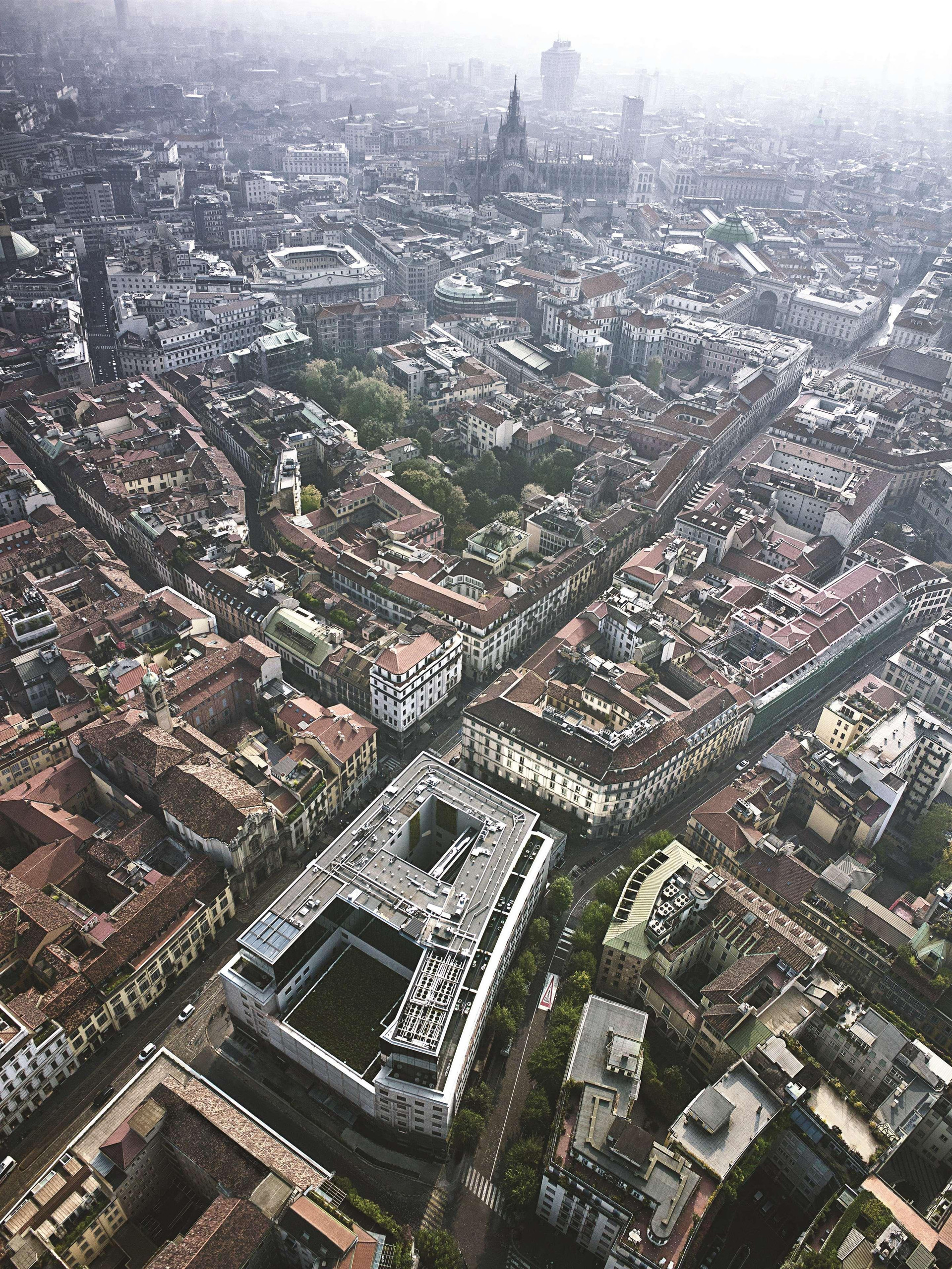 Vista Exterior Armani Hotel Milano