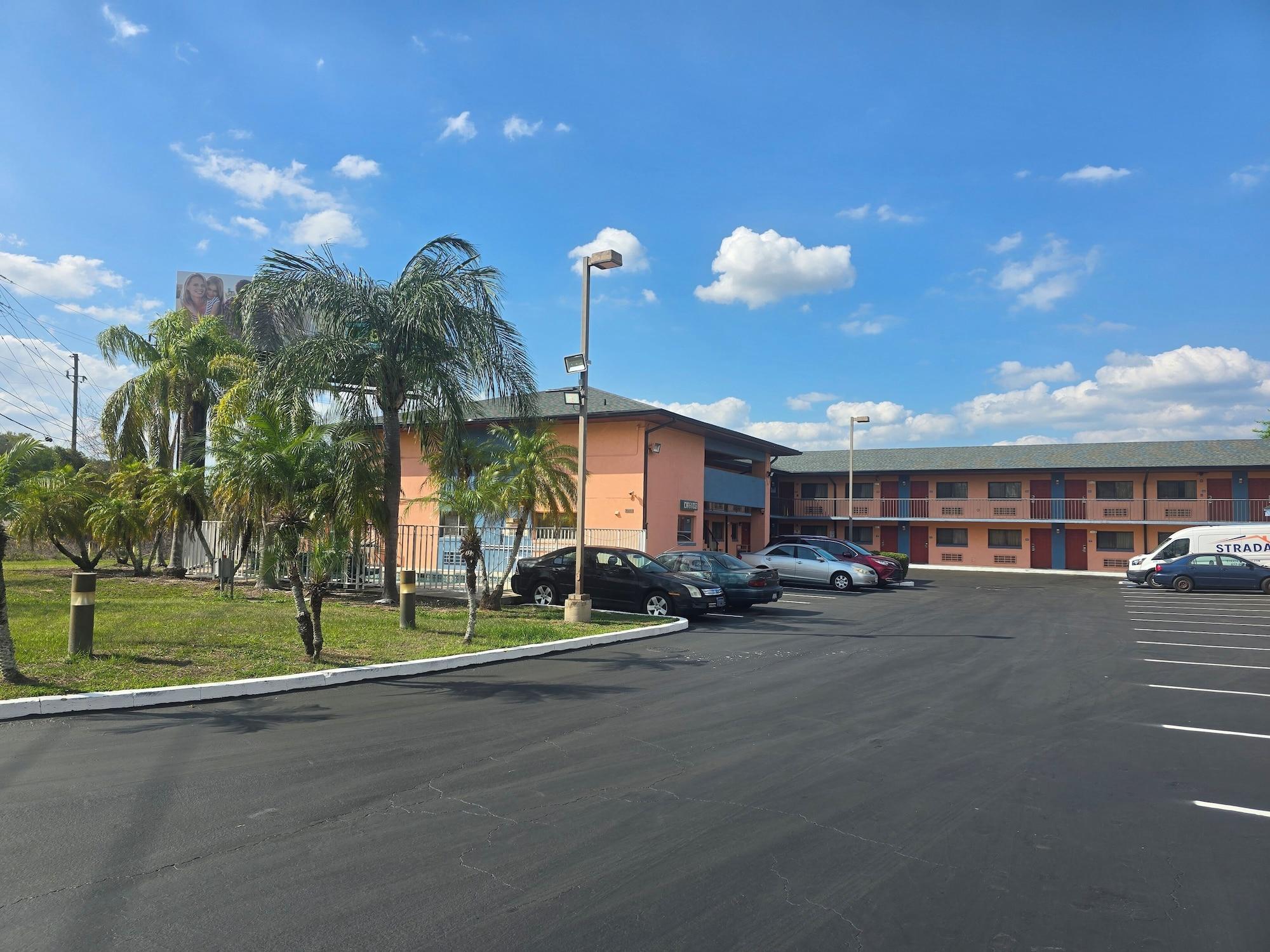 Vista Exterior Rodeway Inn Apopka South