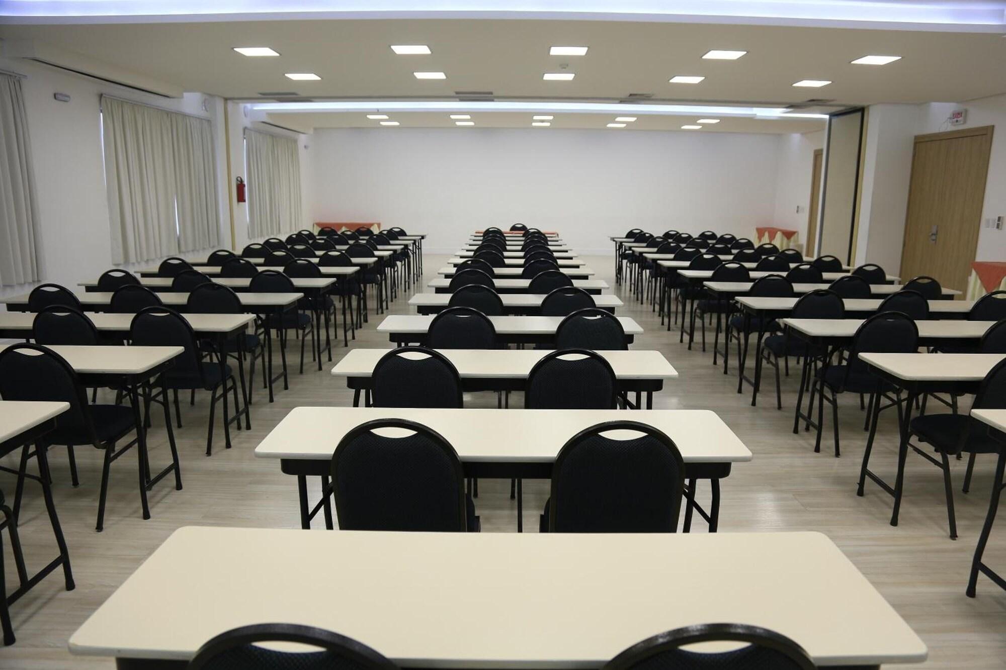 Sala de Reuniones Mogano Business Hotel