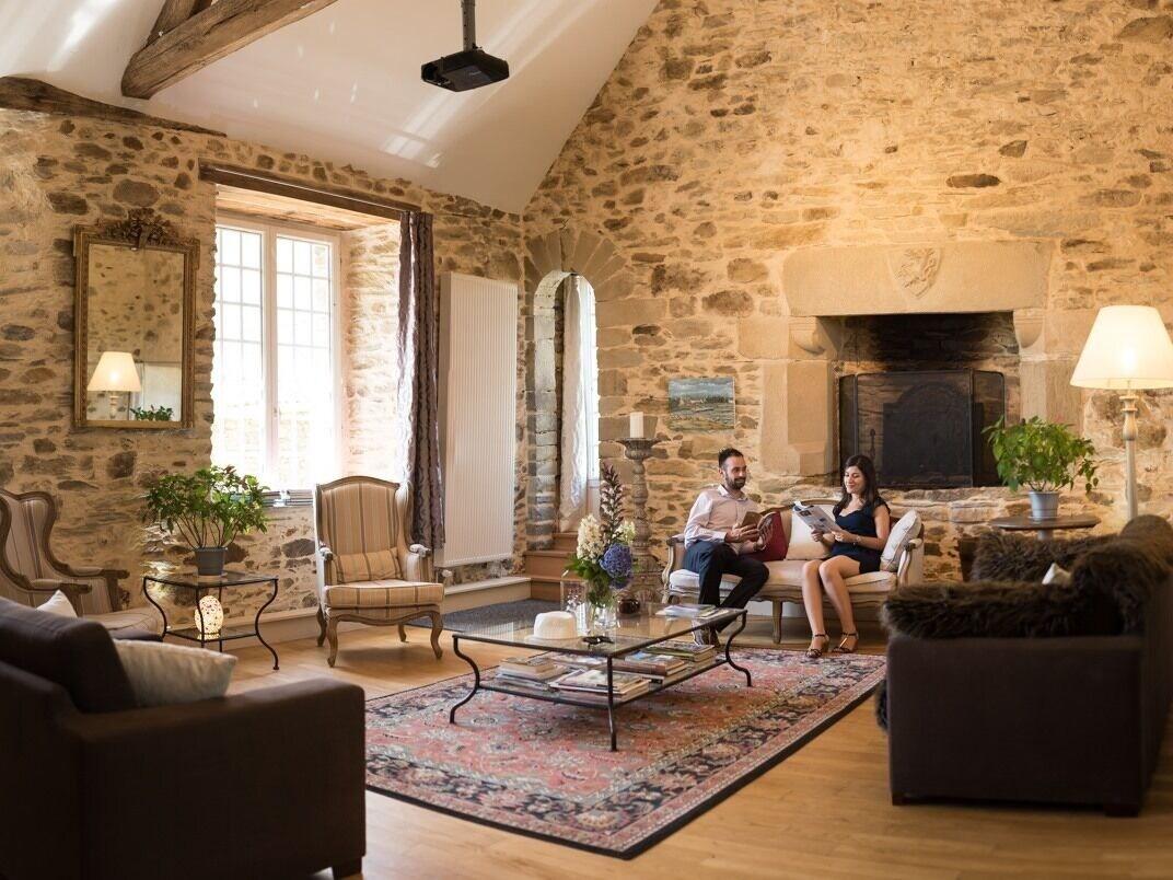 Bar/Salón Manoir Desnachez