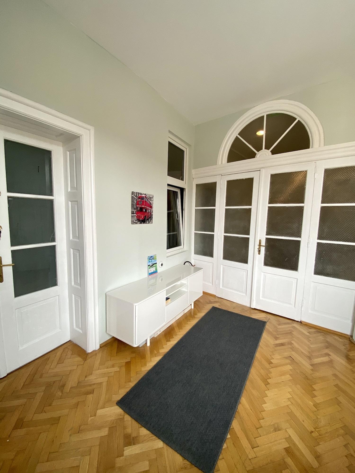 Vista Lobby Casa Balcescu