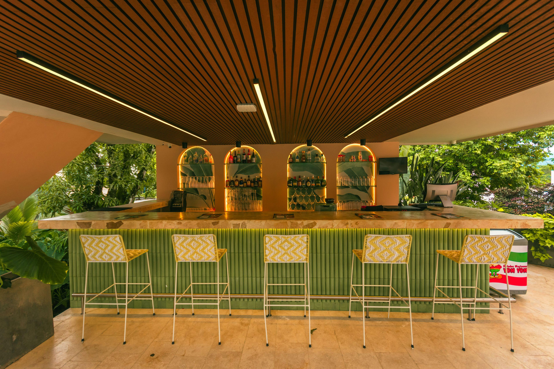 Bar/Salón Del Trópico Hotel By GyC Hotels