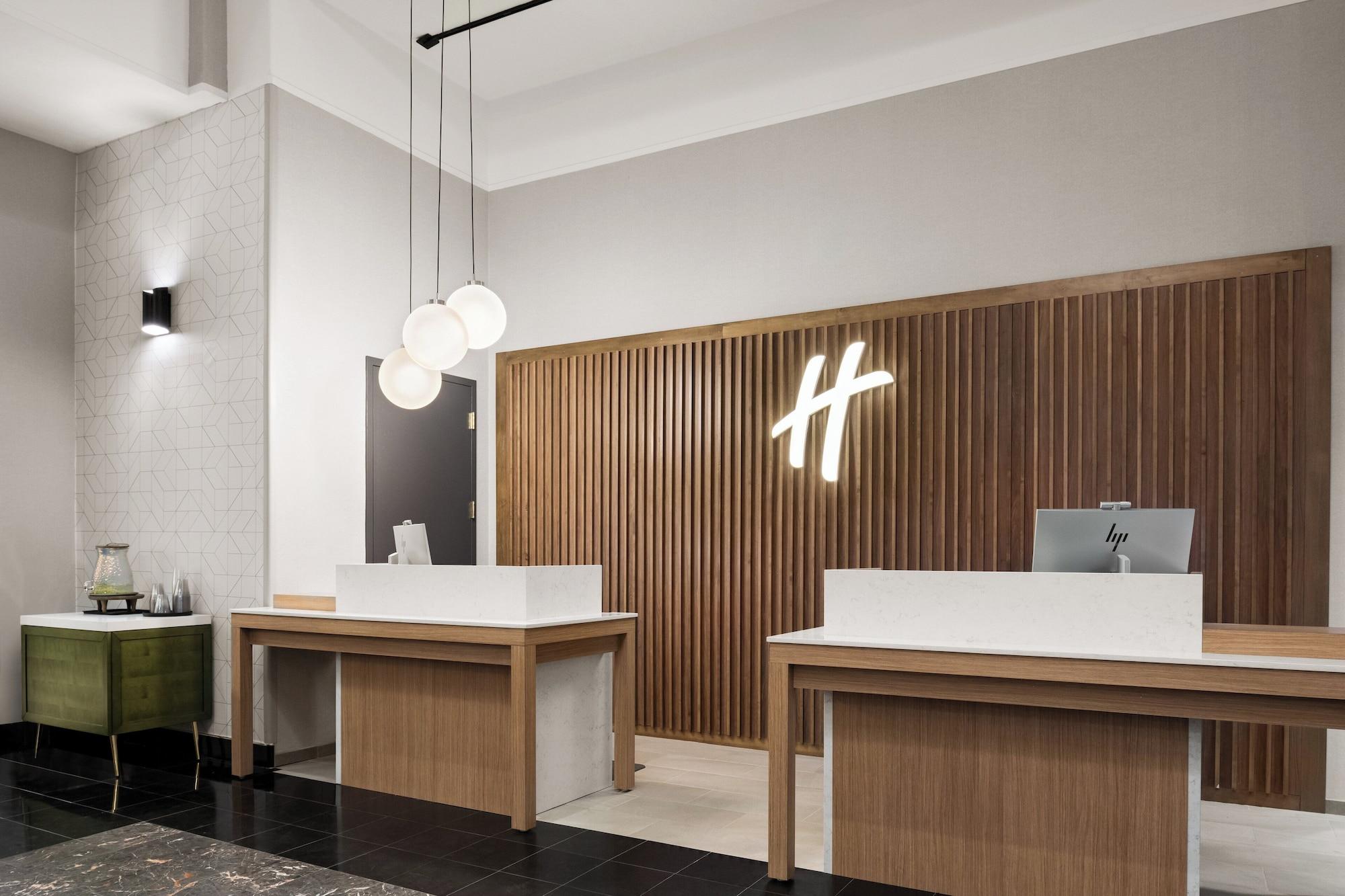 Vista Lobby Holiday Inn & Suites Albuquerque Airport by IHG