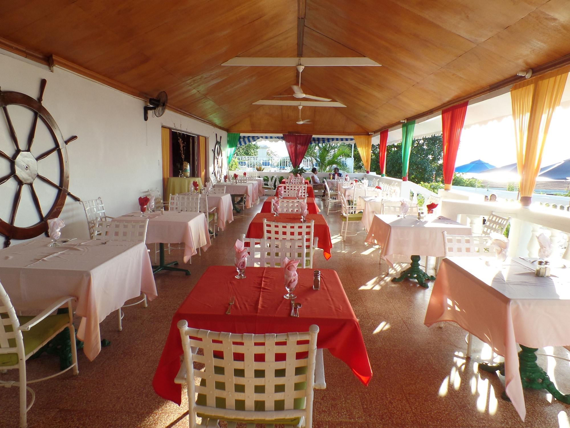 Restaurant Daydream Beach at Montego Bay Club