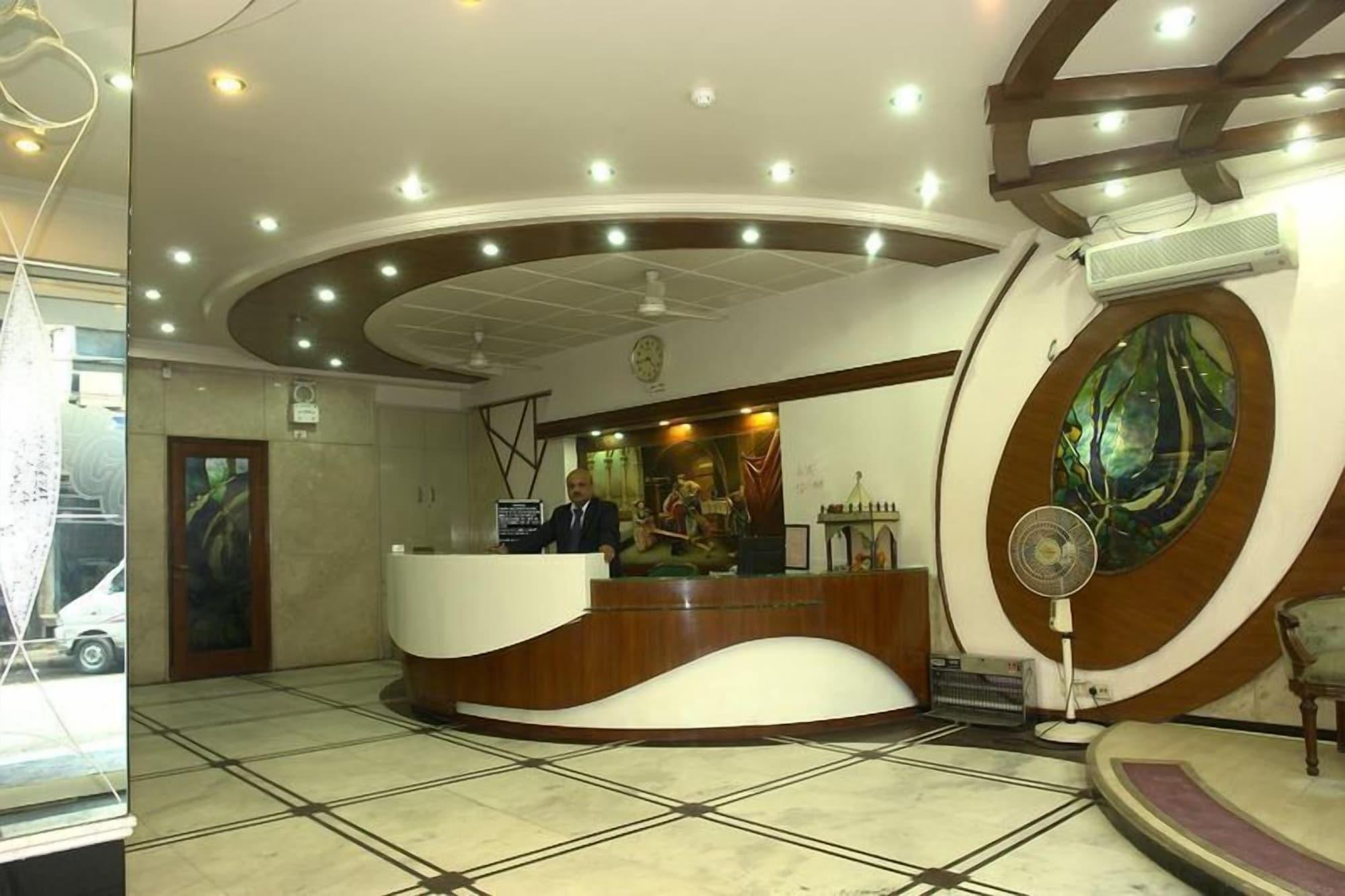 Varios Hotel Chanchal Continental