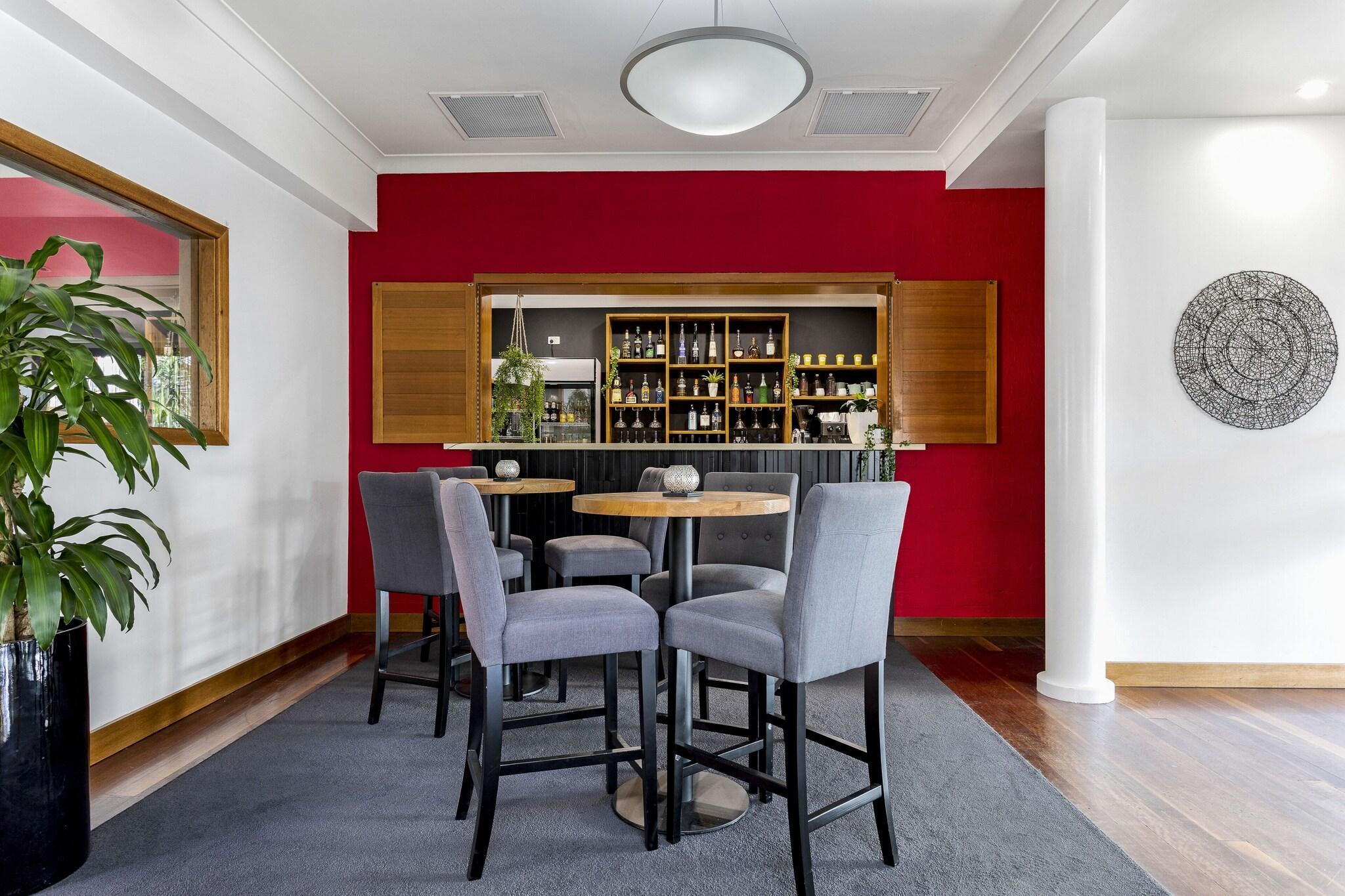 Bar/Salón Mandala Signature Berry