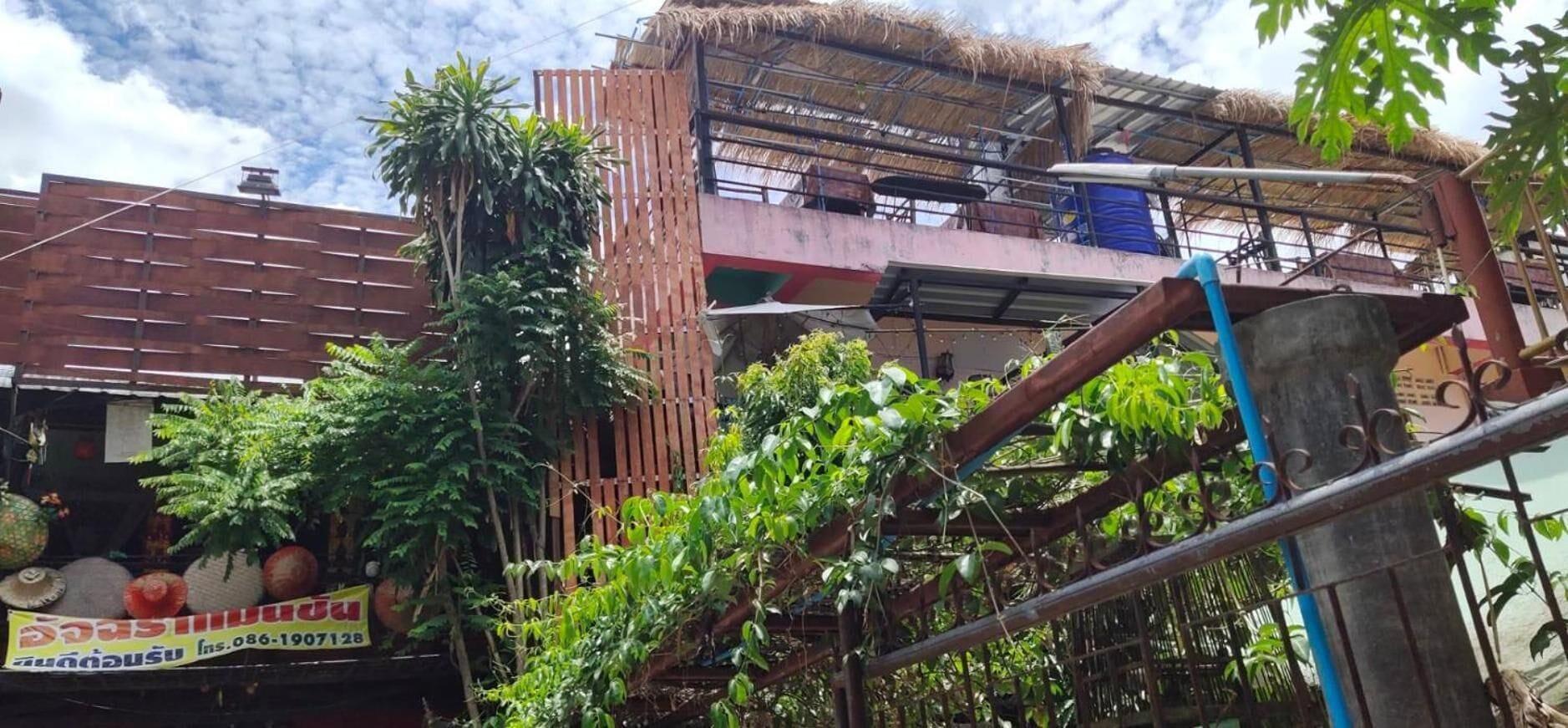 Vista Exterior Adchara Mansion - Hostel