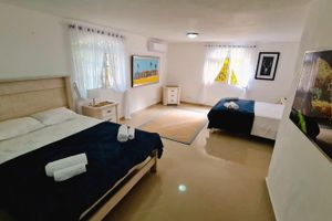 Alquiler Vacacional - Exclusive Luxury Getaway: 6 BRM Tropical Villa, Just 5 Minutes from Beaches