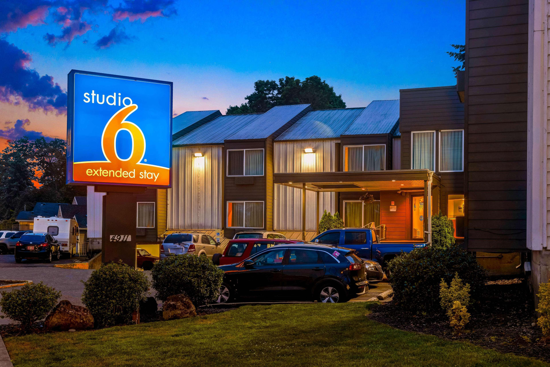 Vista Exterior Studio 6 Portland, OR
