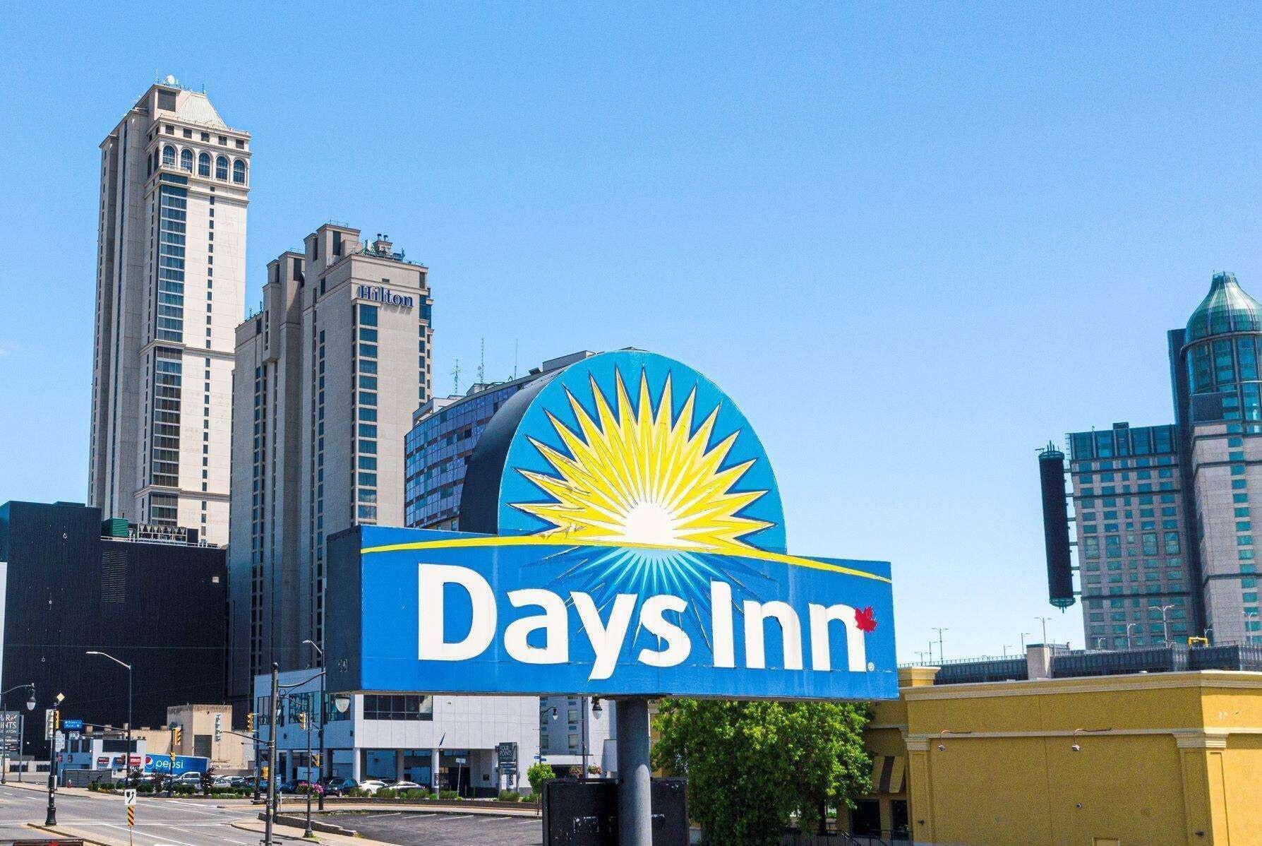 Vista Lobby Days Inn by Wyndham Fallsview