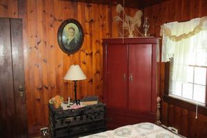 Alojamiento - Just off I-77, Beautiful log cabin, antiques/wonderful experience for 2, wifi/TV