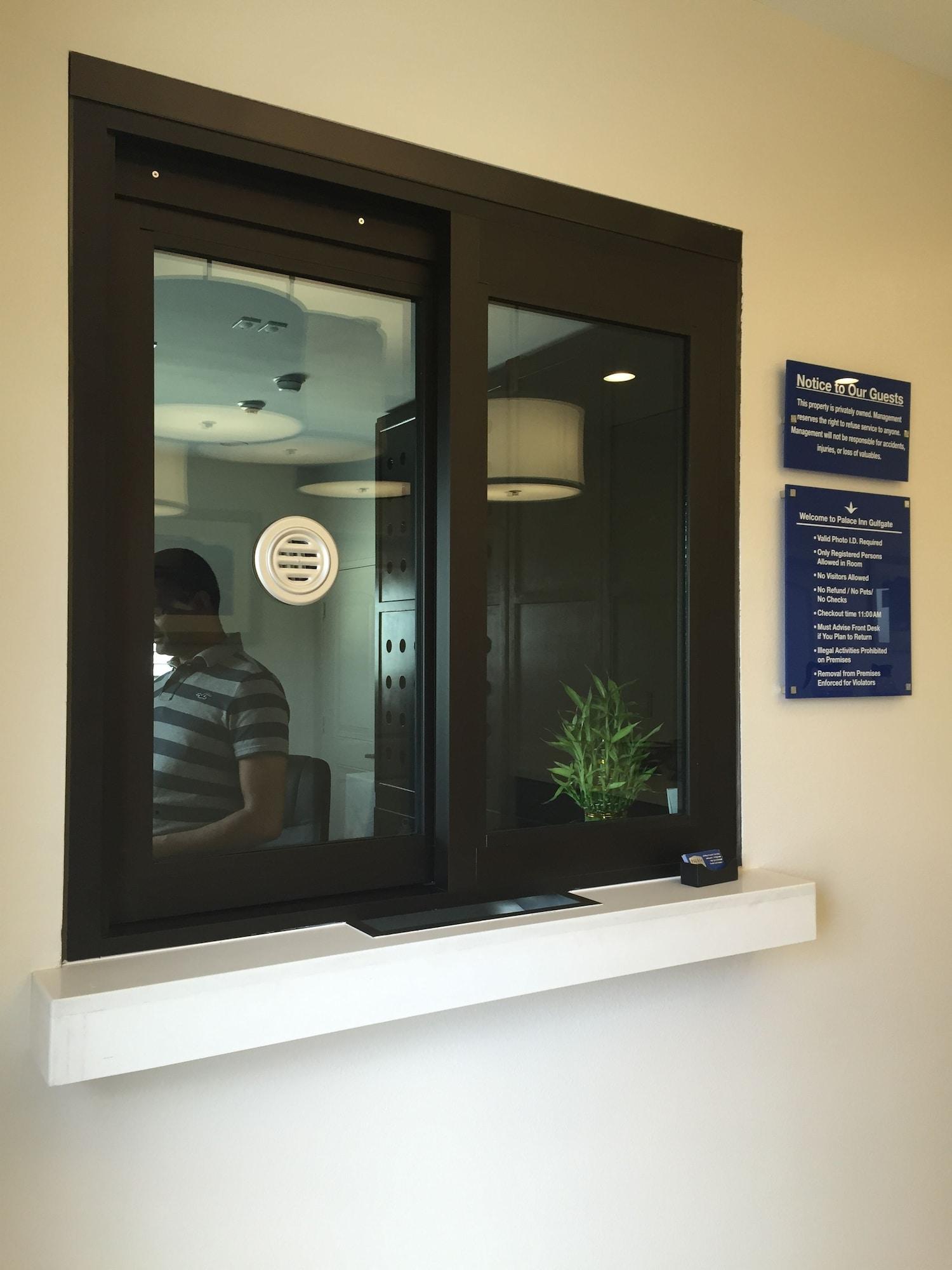 Vista Lobby Palace Inn Gulfgate