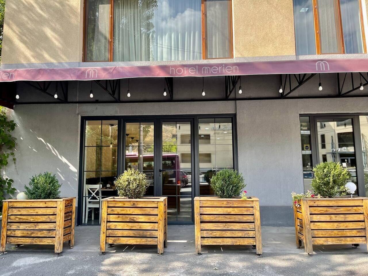 Vista Exterior Hotel Merien