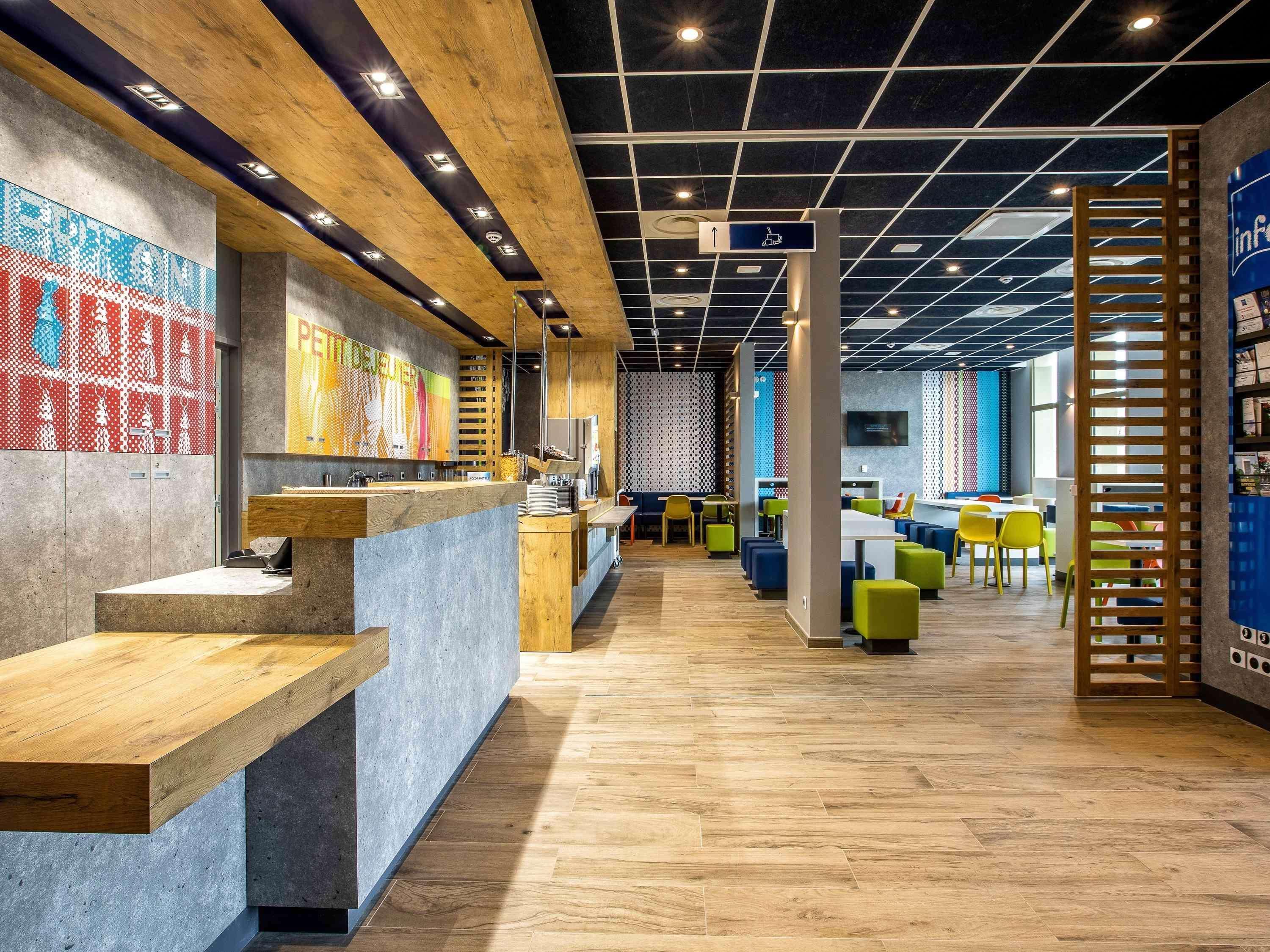 Vista Exterior ibis budget Paris Gennevilliers