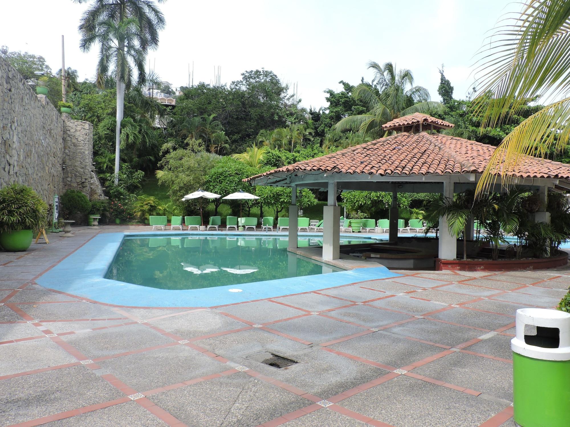 Vista Piscina Hotel Tortuga Acapulco