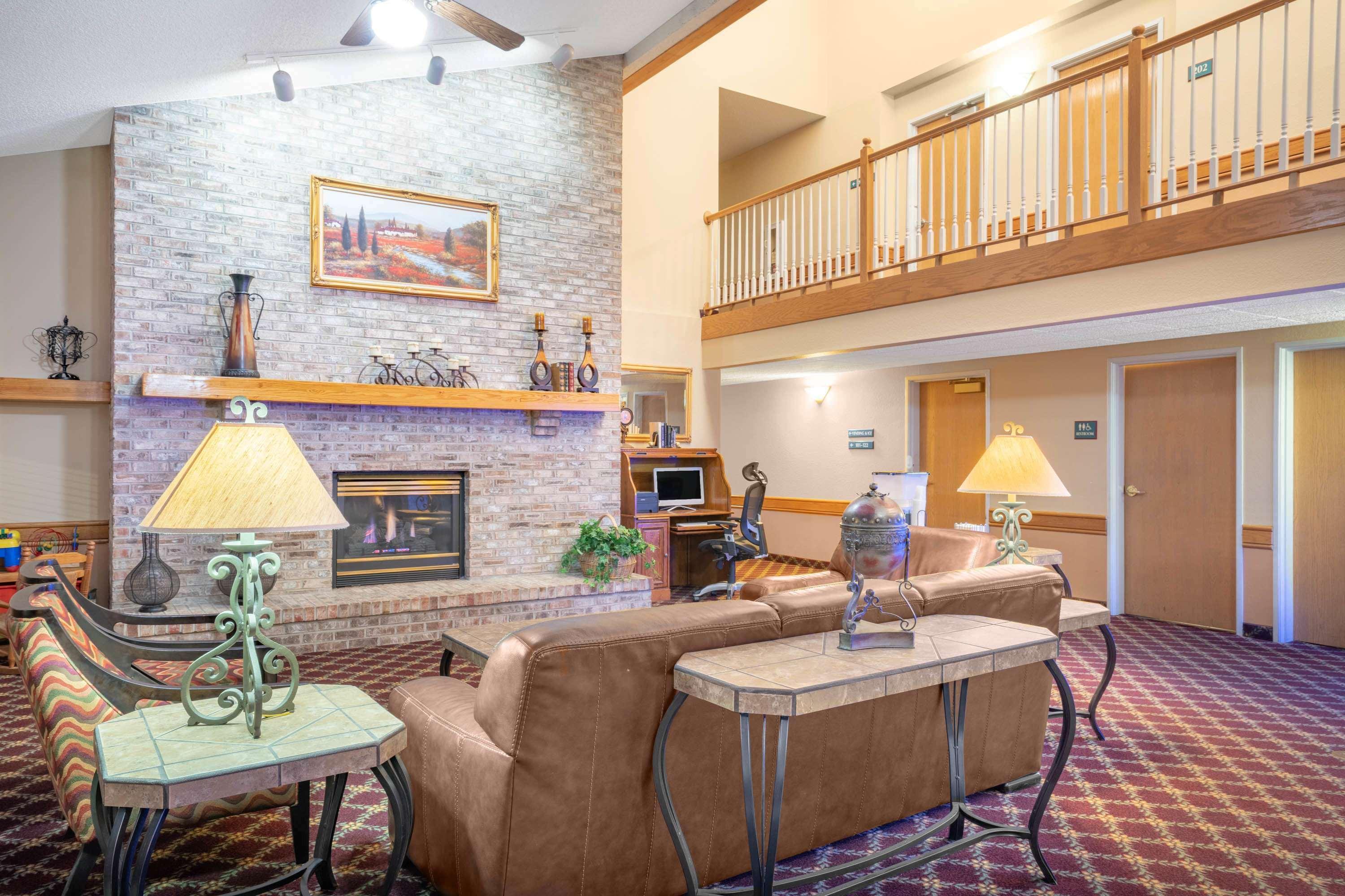 Vista Lobby Baymont by Wyndham Lakeville