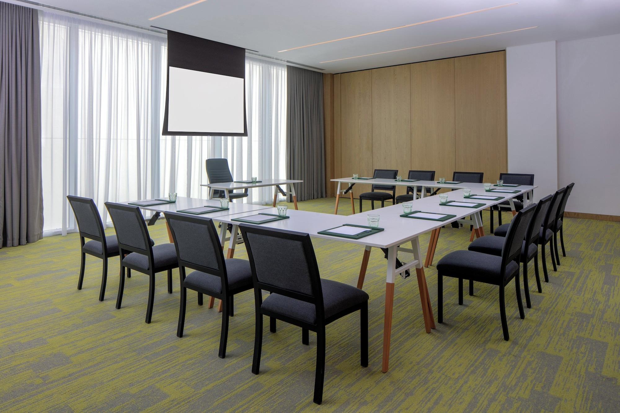 Sala de Reuniones Staybridge Suites Dubai Business Bay by IHG