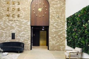 Alquiler Vacacional - Spacious Manhattan Style 2BR 2Bath Flat | Gym | Balcony | 2 mins to Tube | AC