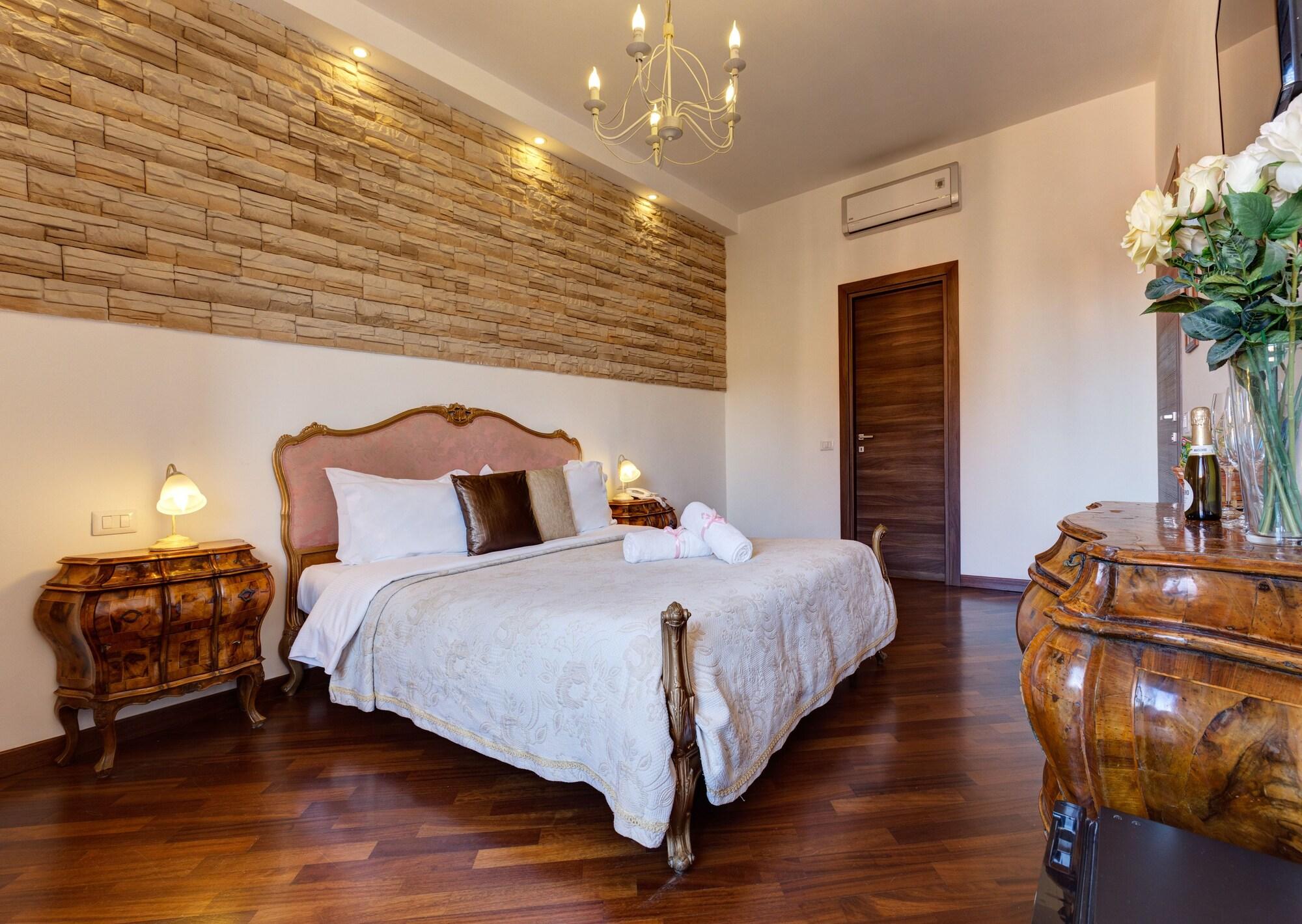 Varios Little Rhome Suites