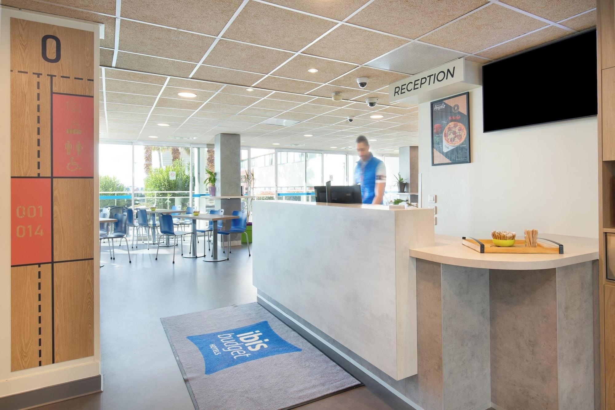 Vista Lobby Ibis Budget Marseille L'estaque