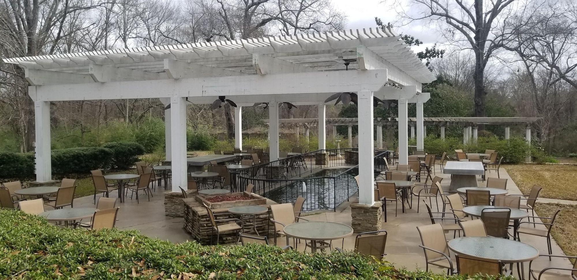 Varios Downtown Guest Quarters Hotel