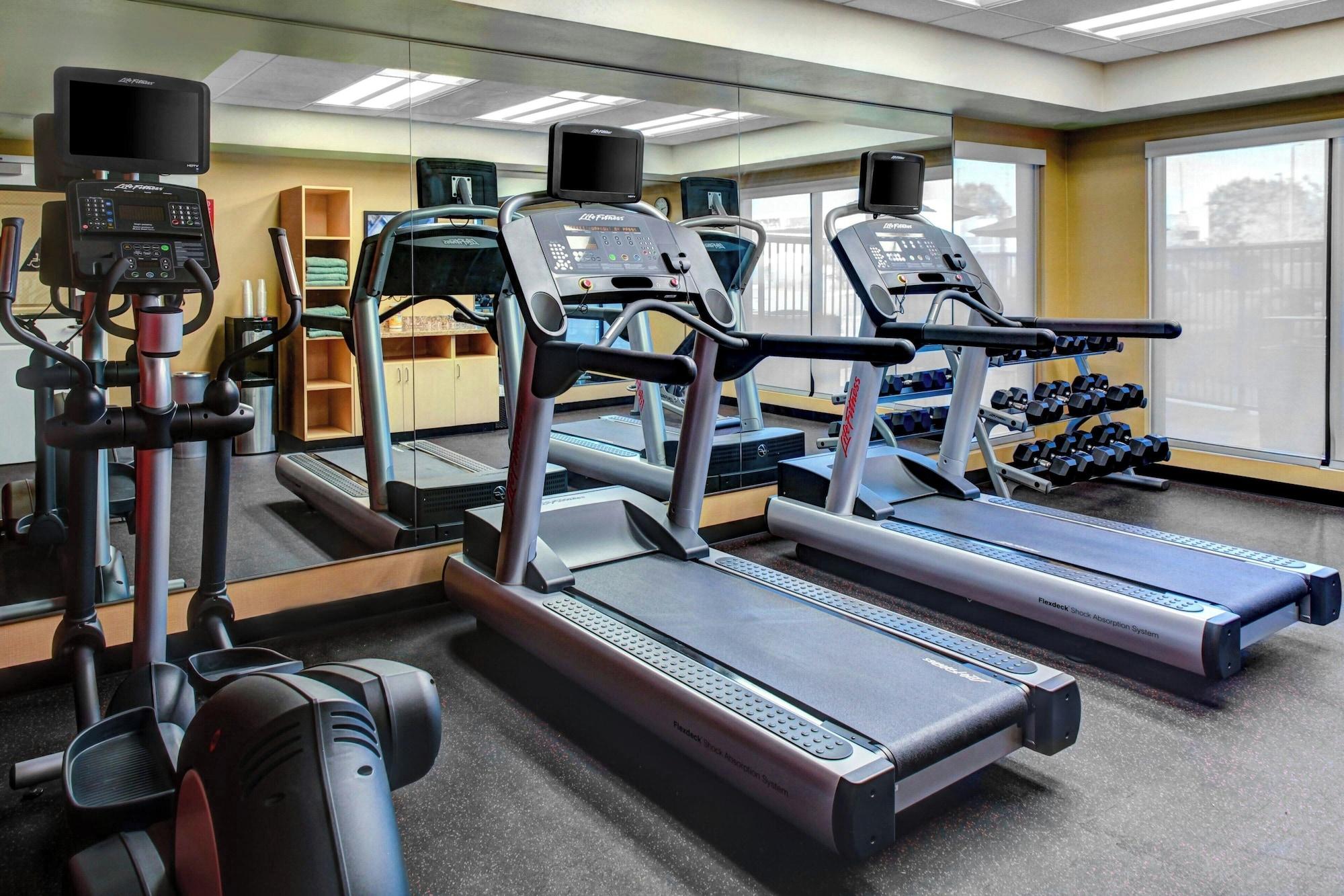 Gimnasio Towneplace Suites Bakersfield West