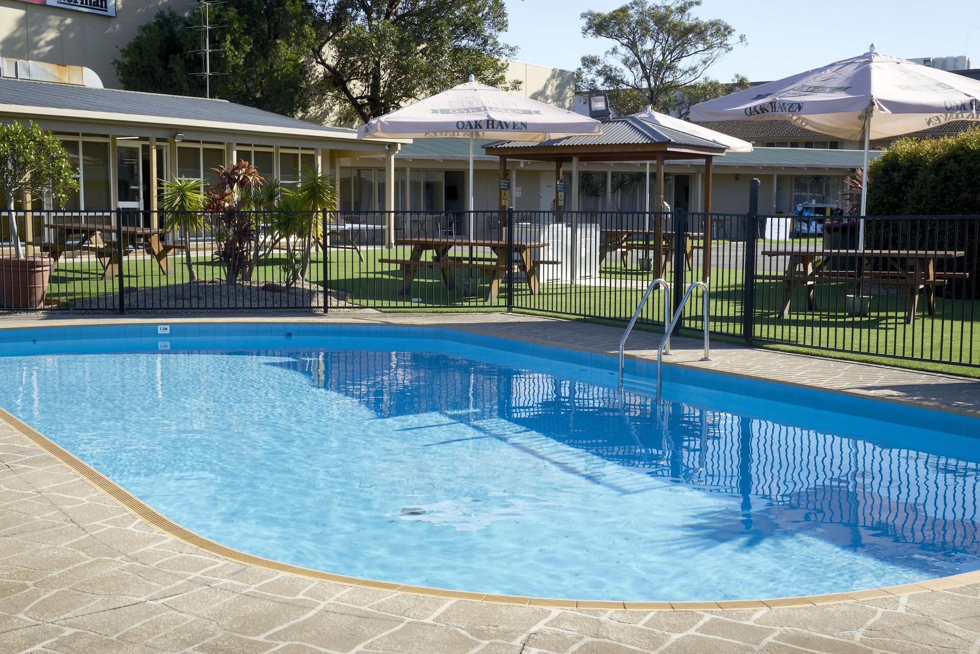 Vista Piscina The Ashwood Motel
