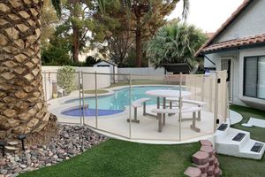 Renta temporal - POOL & /SPA. 9 hole Mini putt in yard. Walk to Golf Course. 3 Bedrm, bungalow