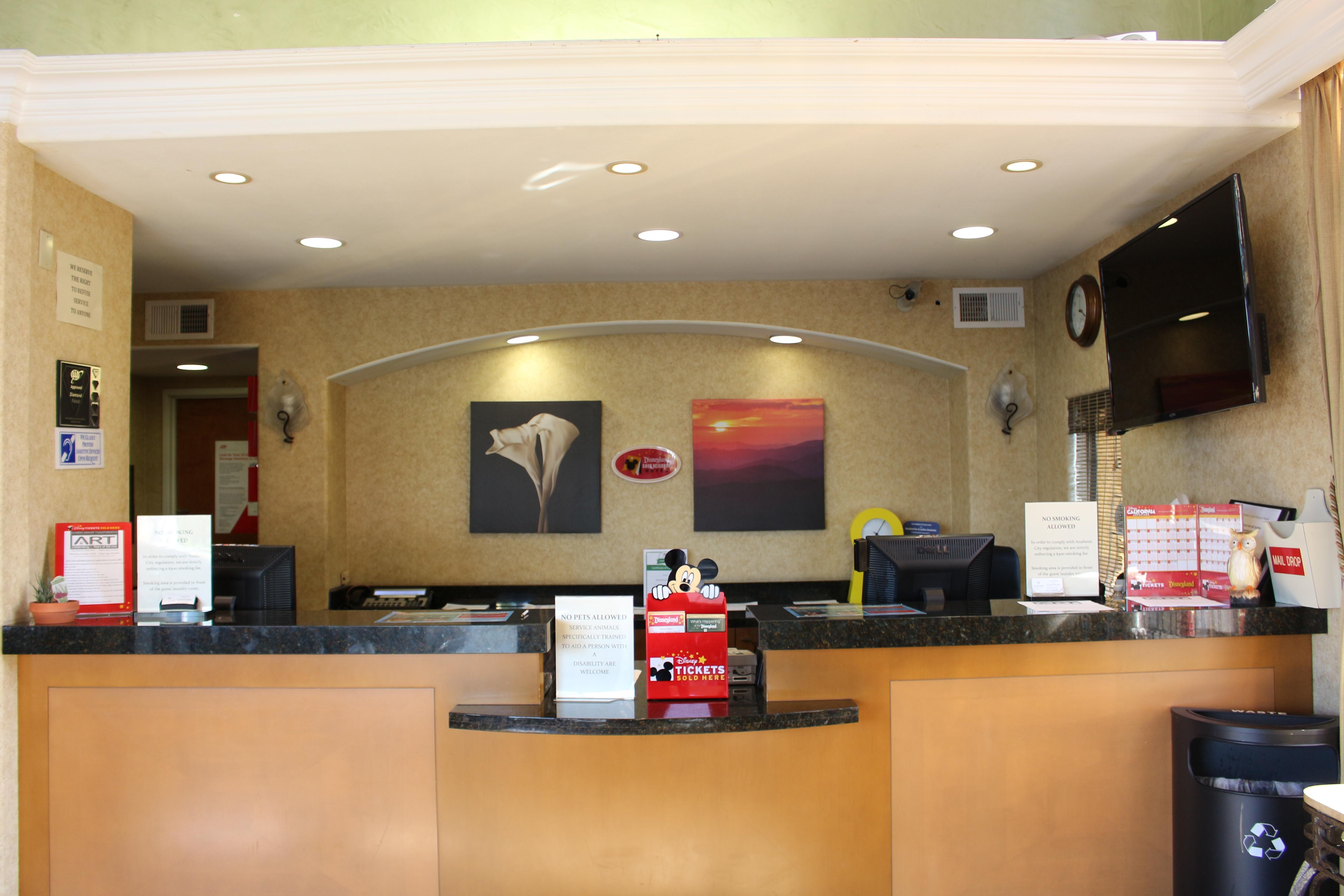 Vista Lobby Stanford Inn & Suites Anaheim