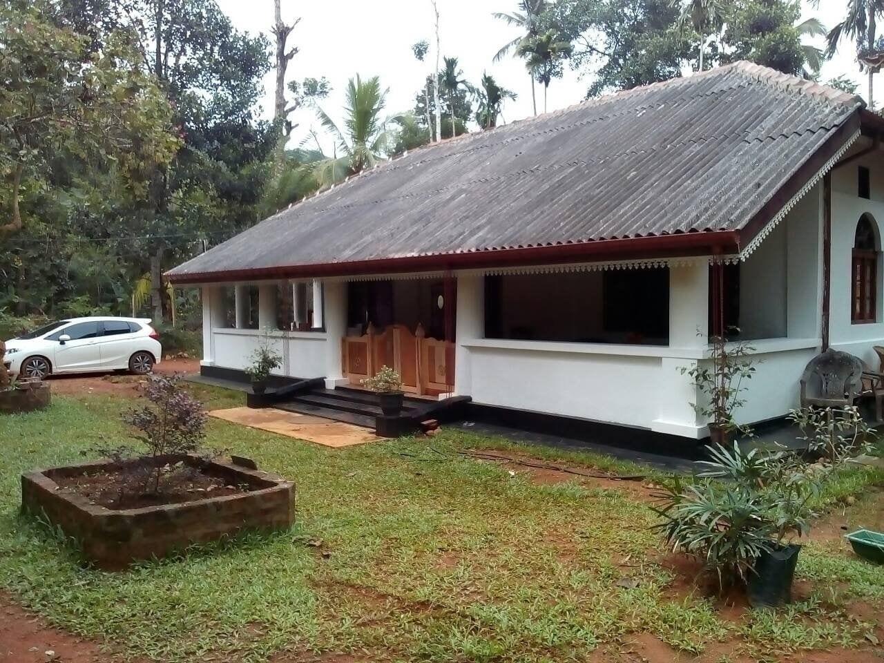 Varios Walawwa Guest House