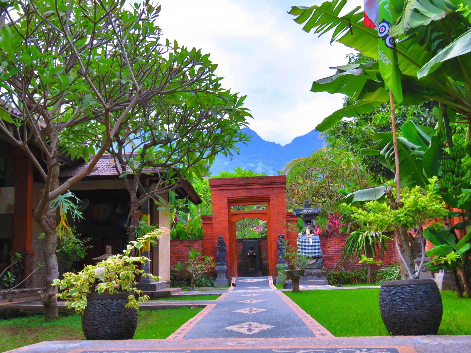 Vista Exterior Suka Sari Cottages