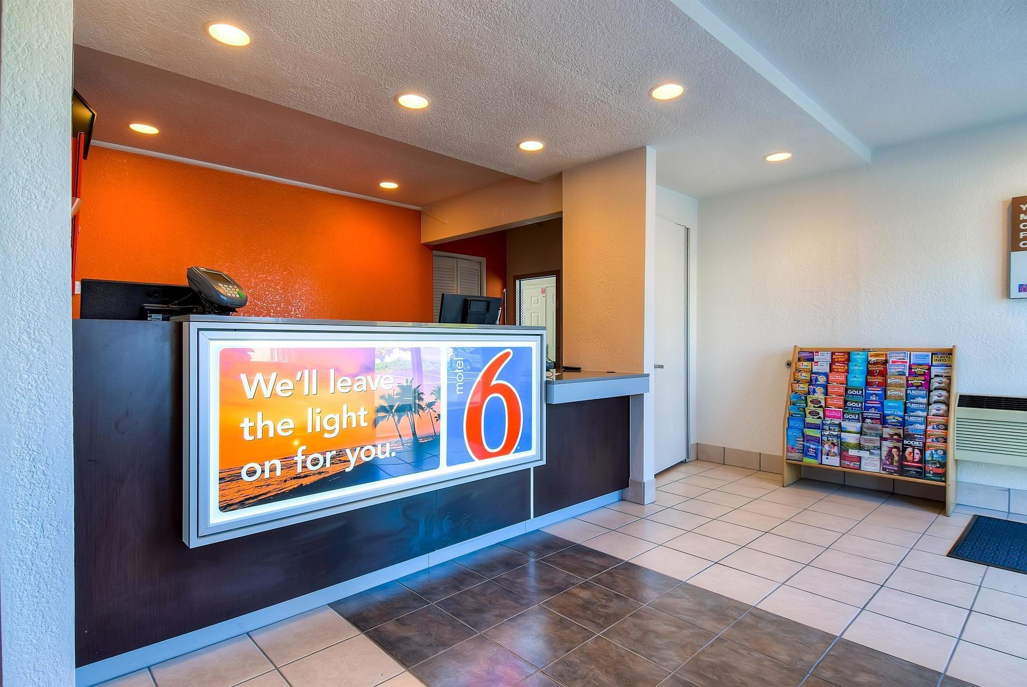 Lobby view Motel 6 Los Angeles - Rowland Heights