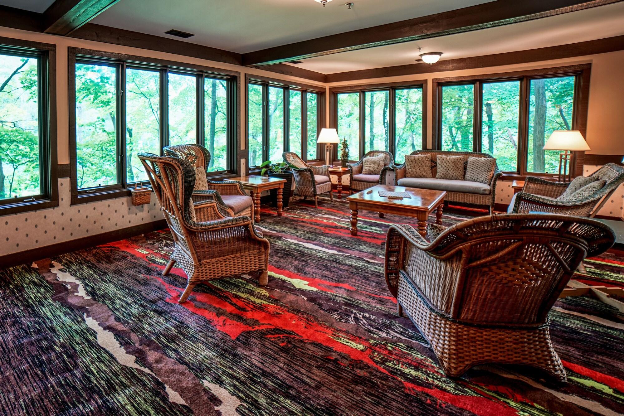 Vista Lobby Spring House Inn