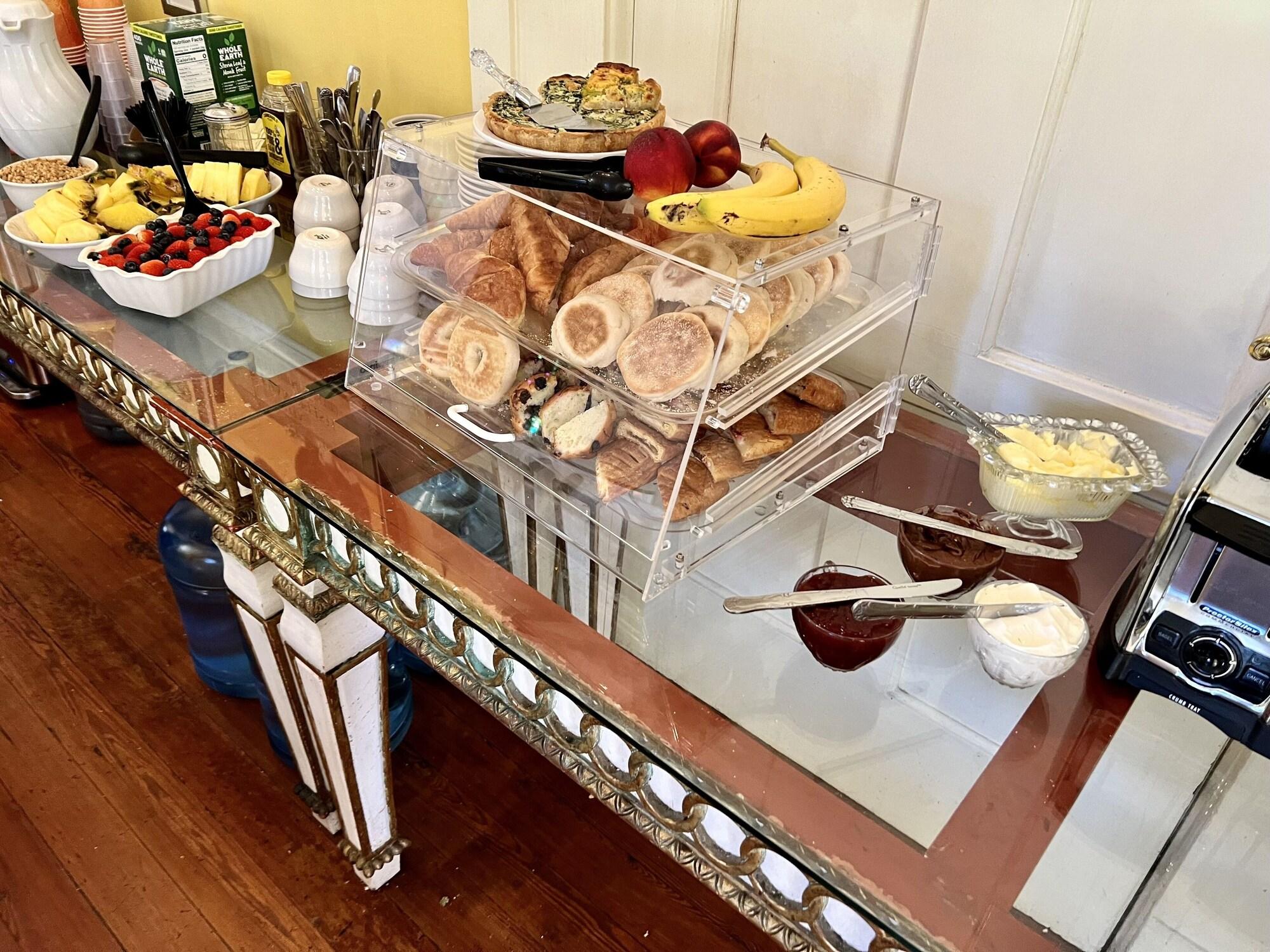 Restaurant Creole Gardens Guesthouse and Inn