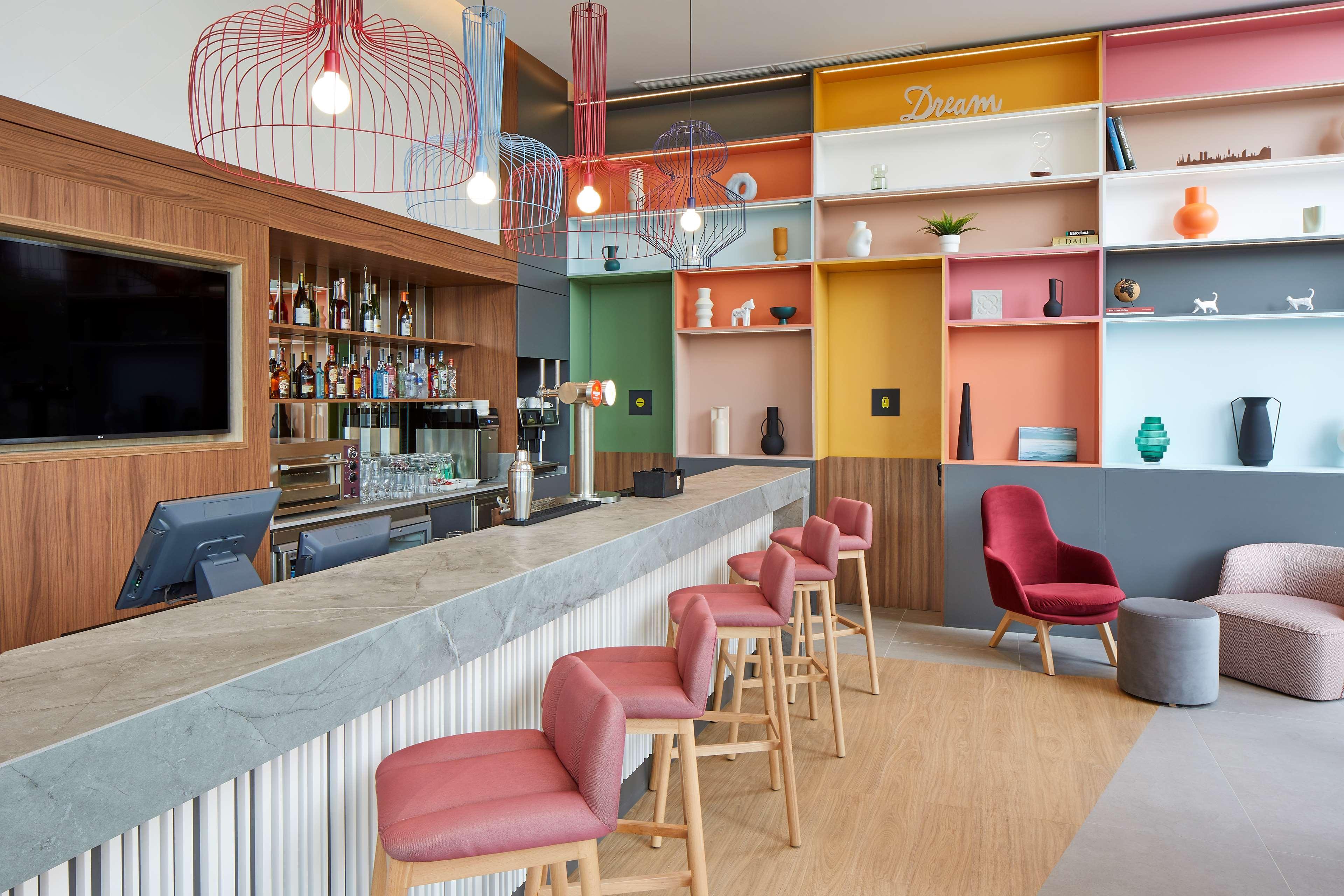 Bar/Salón Hampton by Hilton Barcelona Fira Gran Via