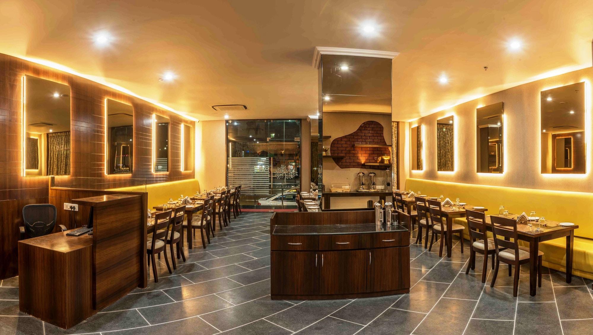 Restaurant Mango Hotels Prangan, Bhubaneshwar