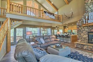 Alquiler Vacacional - Deck, Grill & Fire Pit: Spacious Show Low Hideaway