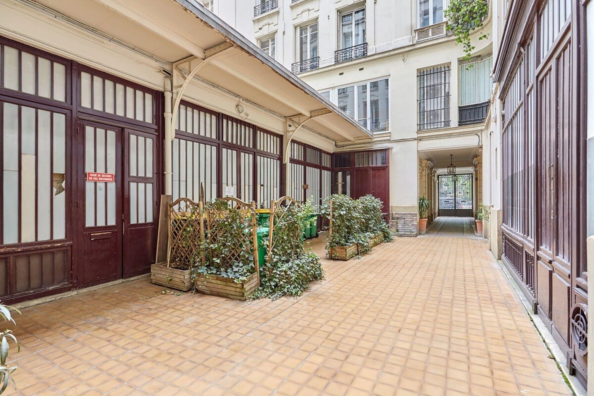 Vista Exterior Exceptional 3 Bedrooms Apartment Heart of Paris