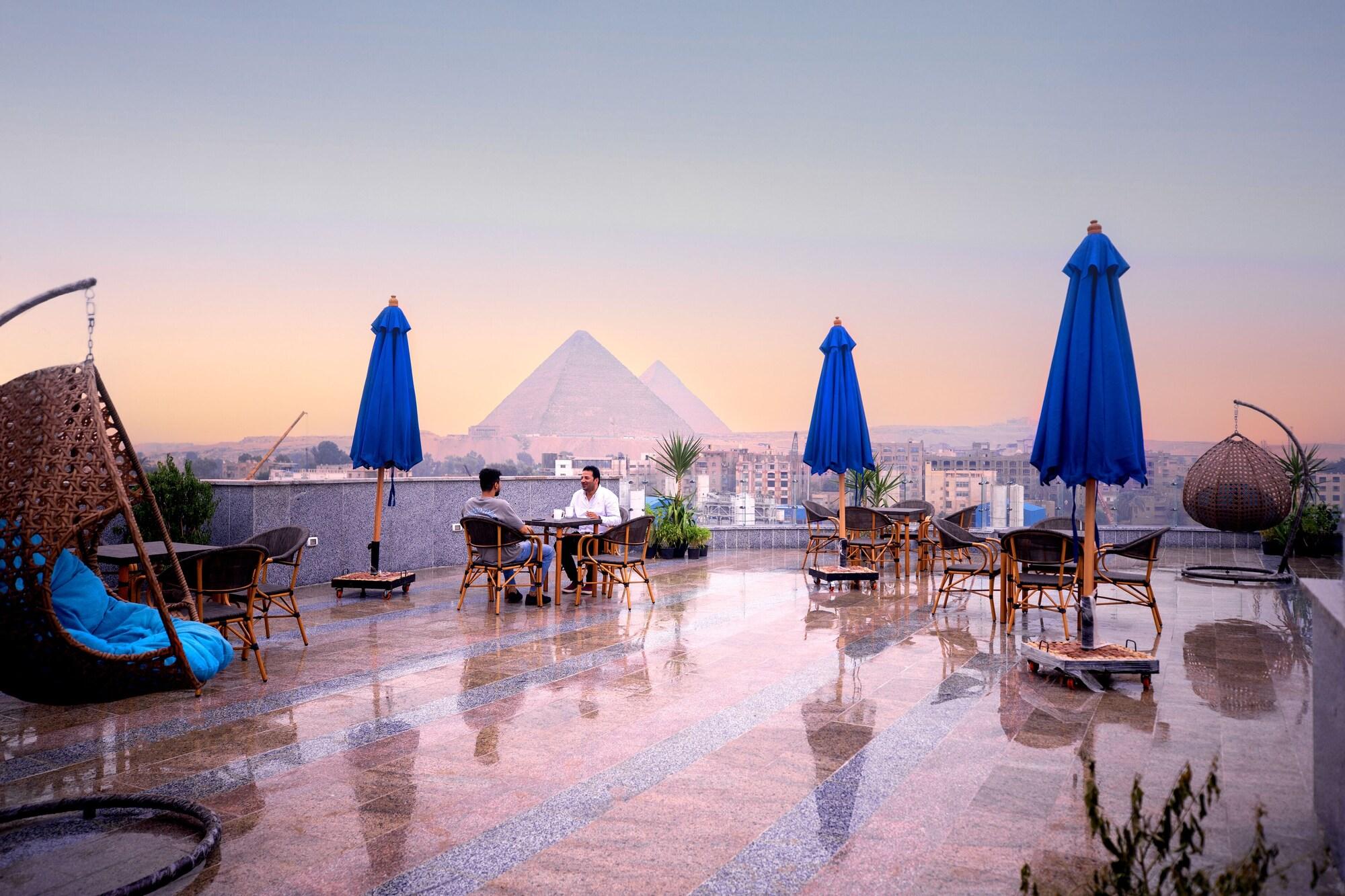 Varios Blue Pyramids Eyes Hotel