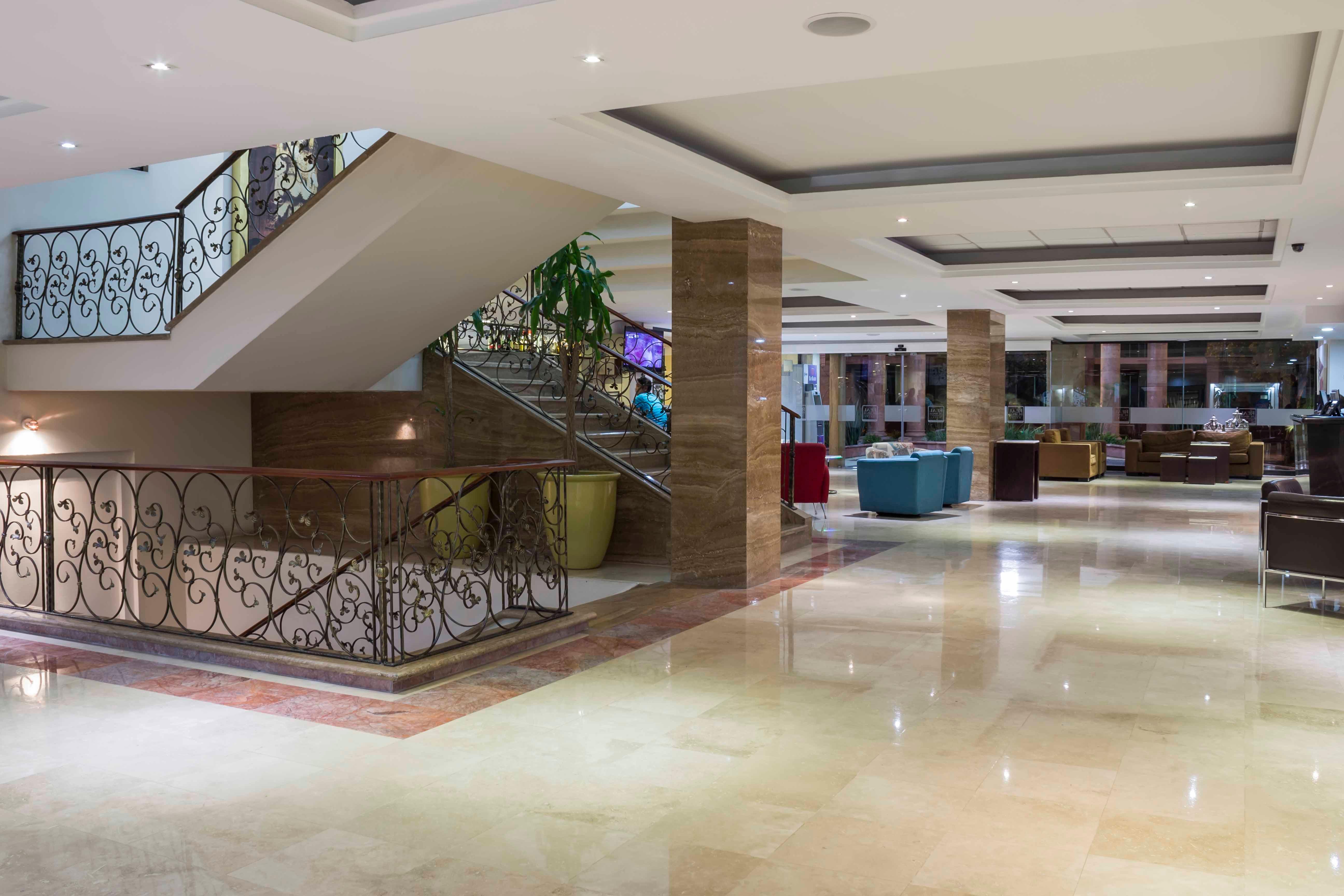 Vista Lobby Imperio de Ángeles Executive León by Real de Minas