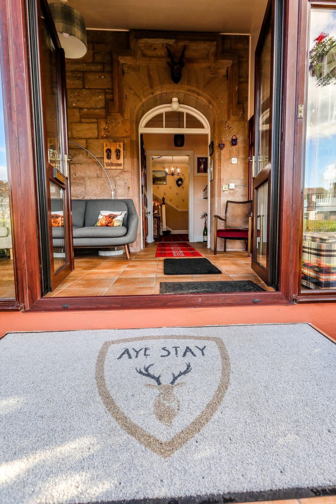 Vista Lobby Aye Stay