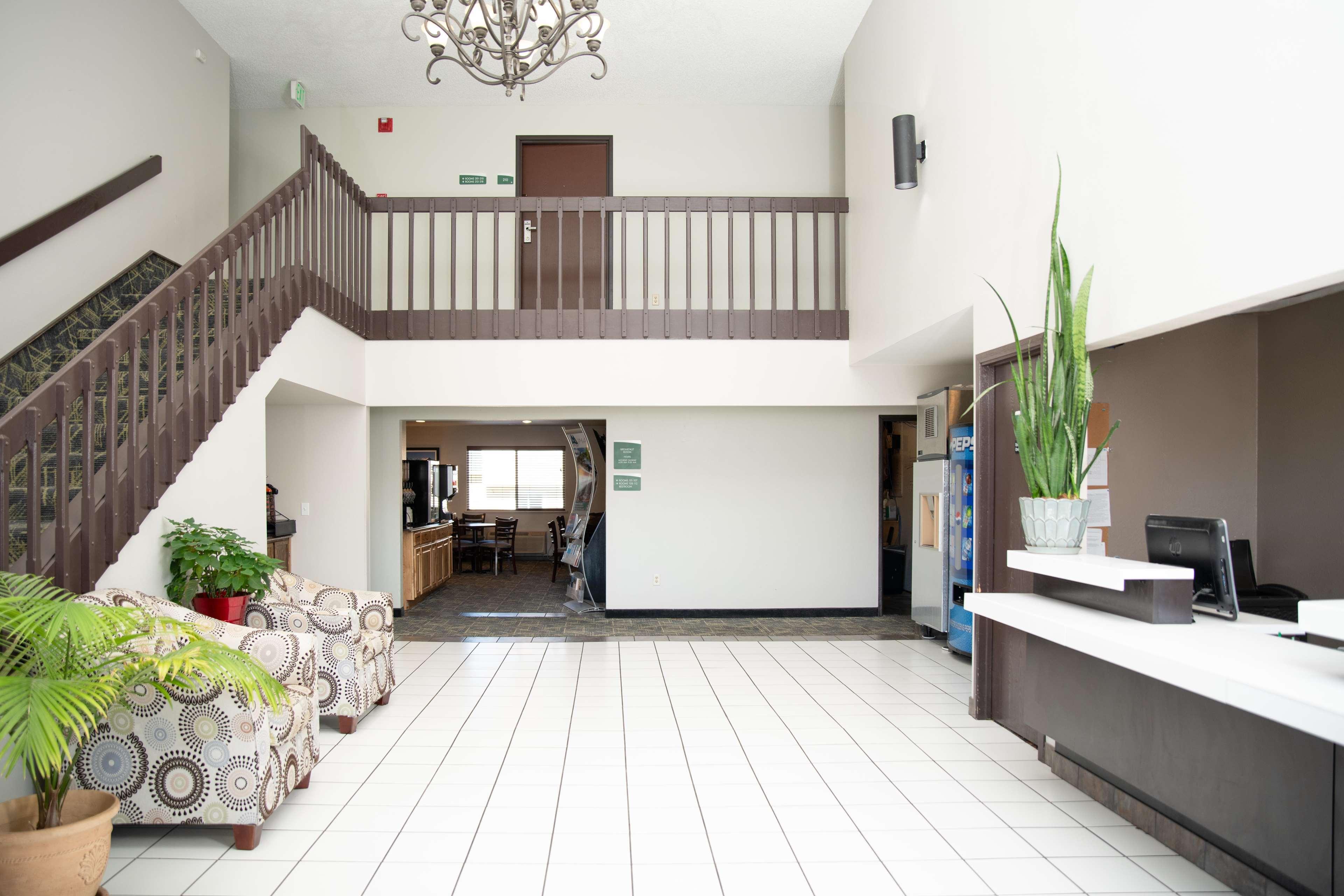 Vista Lobby SureStay Plus by Best Western Montrose