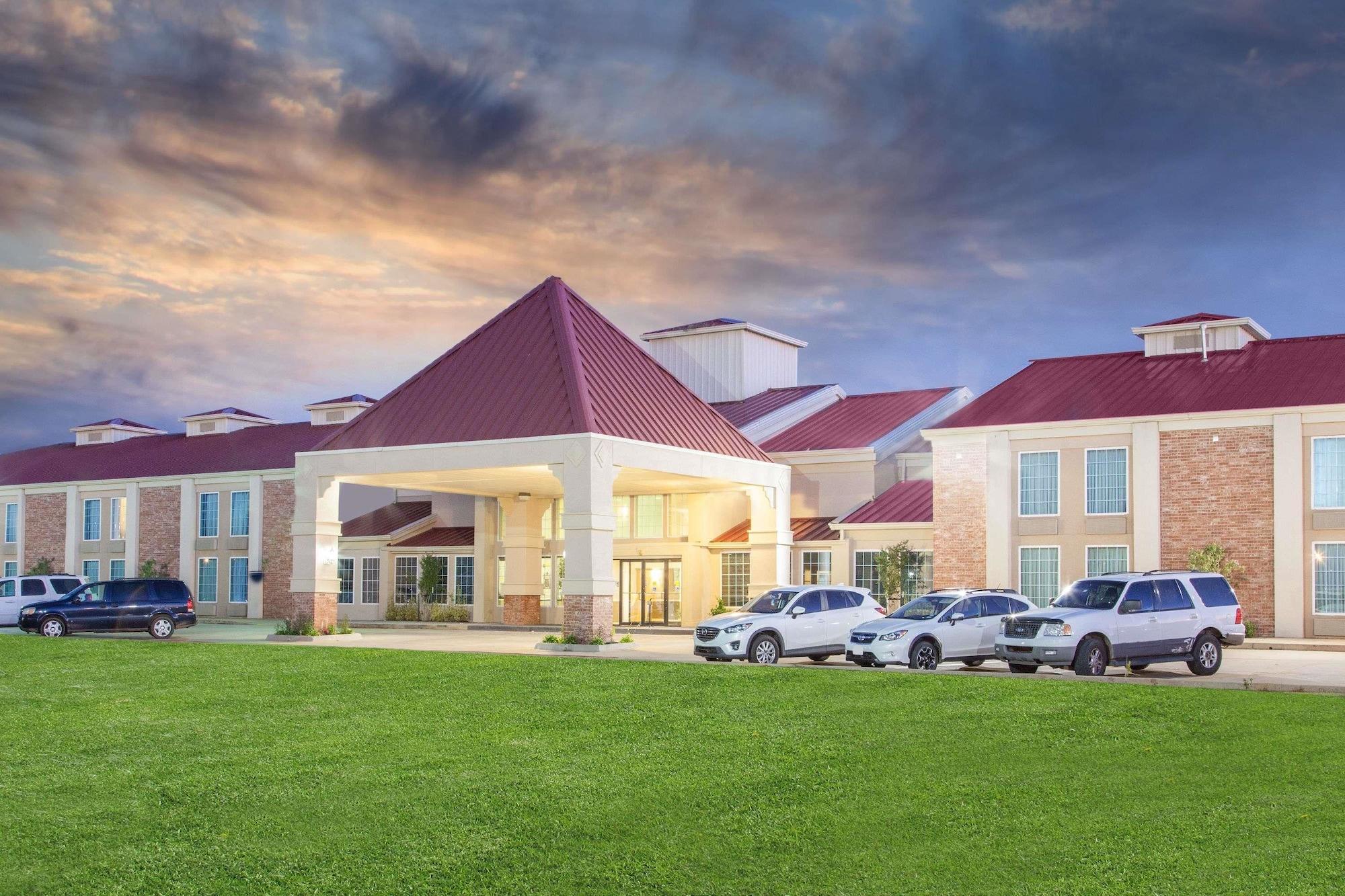 Vista Exterior Super 8 by Wyndham Oklahoma City