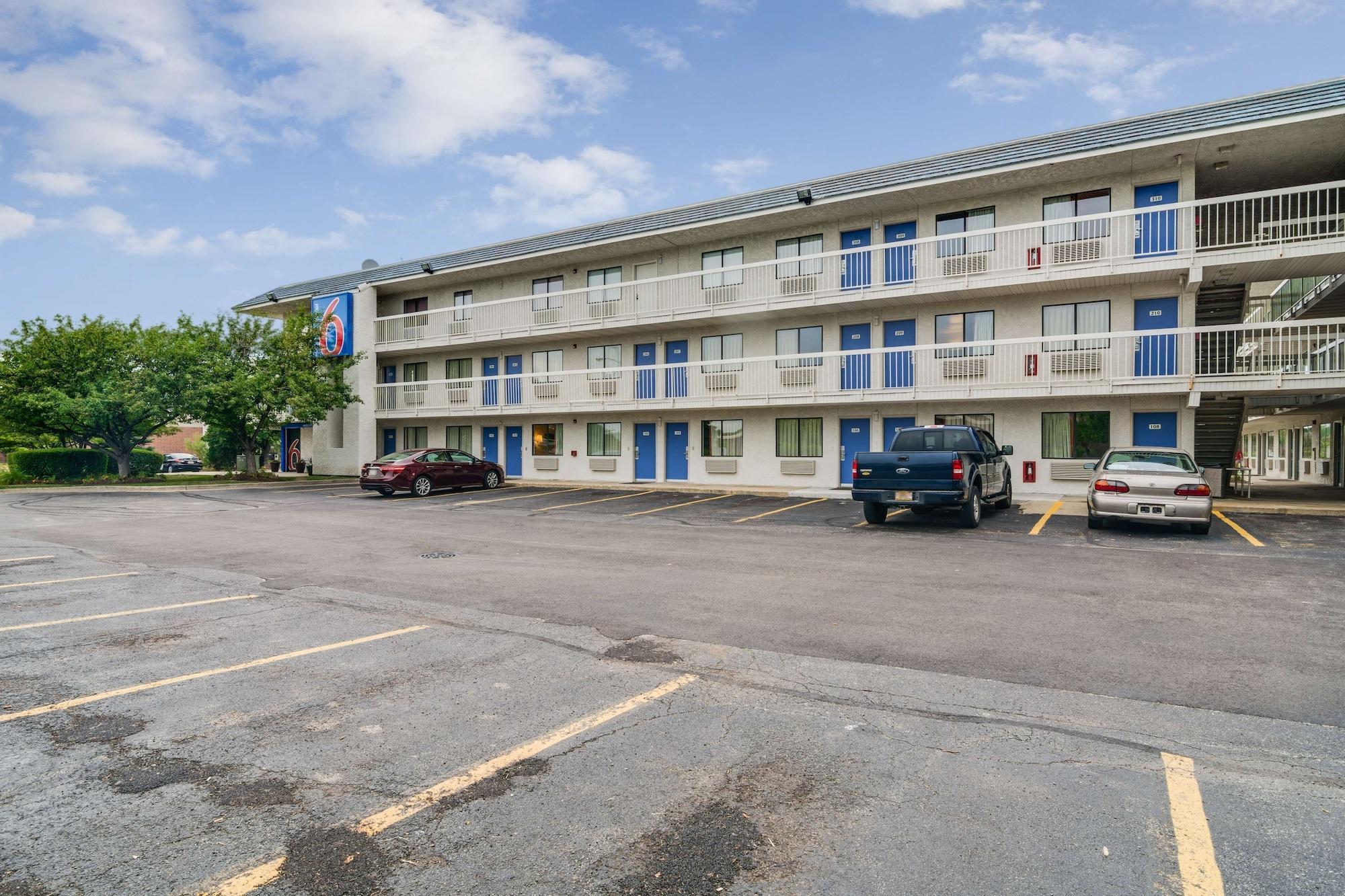 Vista Exterior Motel 6 Rolling Meadows, IL - Chicago Northwest