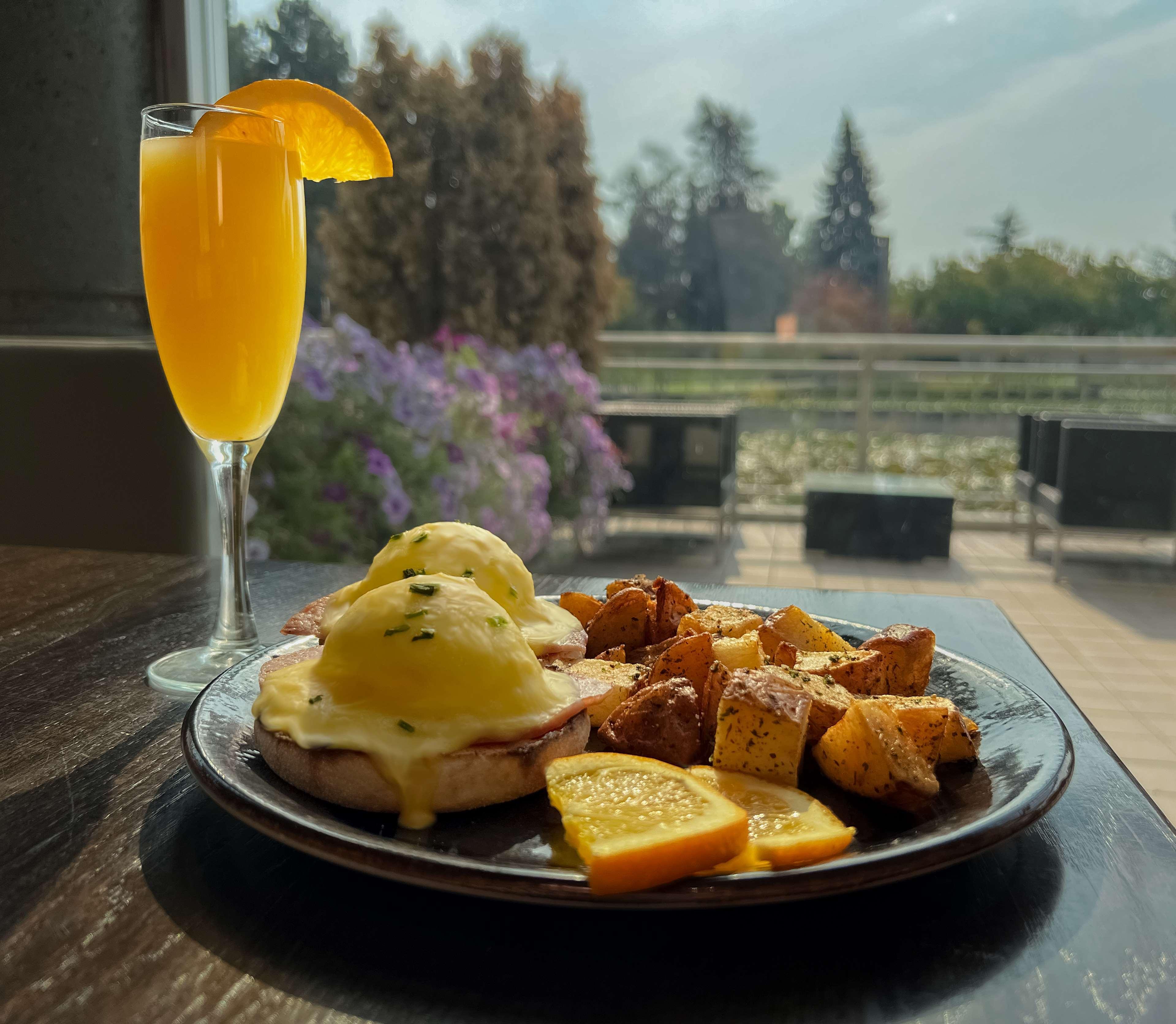 Restaurant Coast Chilliwack Hotel by APA